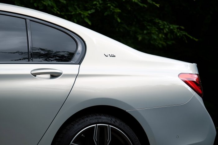 Rolls-Royce féláron: BMW M760Li xDrive 11