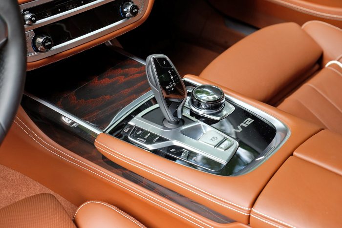 Rolls-Royce féláron: BMW M760Li xDrive 10