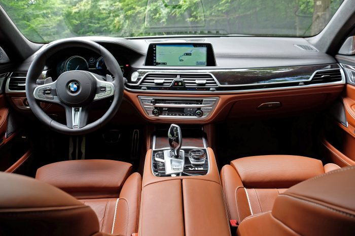 Rolls-Royce féláron: BMW M760Li xDrive 3