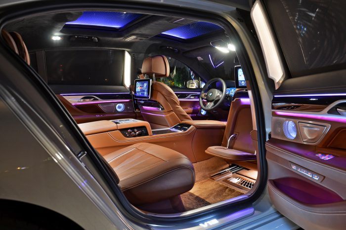 Rolls-Royce féláron: BMW M760Li xDrive 4