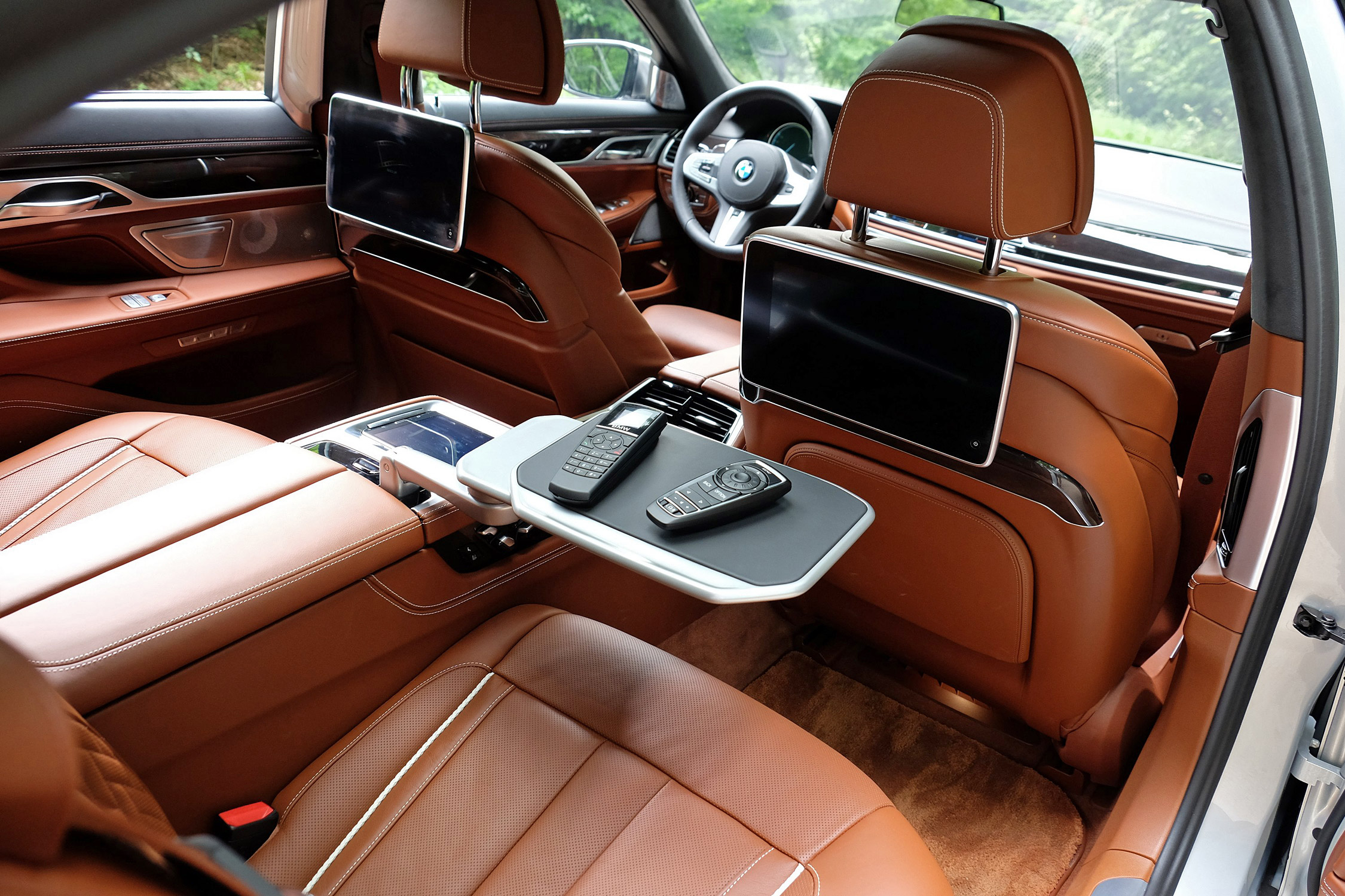 Rolls-Royce féláron: BMW M760Li xDrive 52