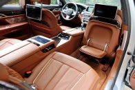 Rolls-Royce féláron: BMW M760Li xDrive 128