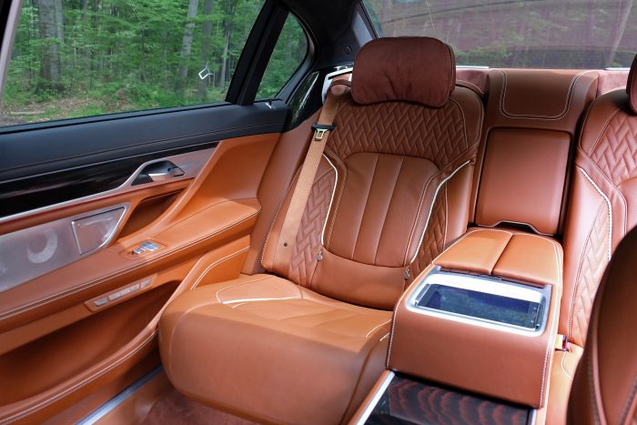 Rolls-Royce féláron: BMW M760Li xDrive 5