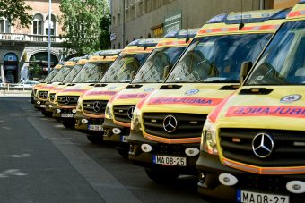 Kétszáz új mentőautó Magyarországon