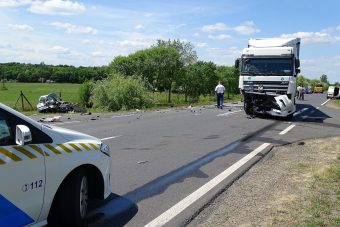 Képeken a 44-esen történt halálos baleset