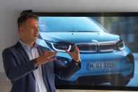 Egészpályás elektromos letámadás a BMW-től 53