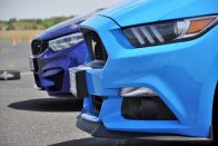 Ford Mustang a BMW M4 ellen 82