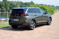 Itthon a Peugeot új hétszemélyes SUV-ja 18
