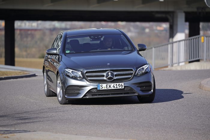 Melyik a jobb üzleti limuzin? BMW 5 vs. Mercedes E 2 Melyik a jobb üzleti limuzin? BMW 5 vs. Mercedes E 2