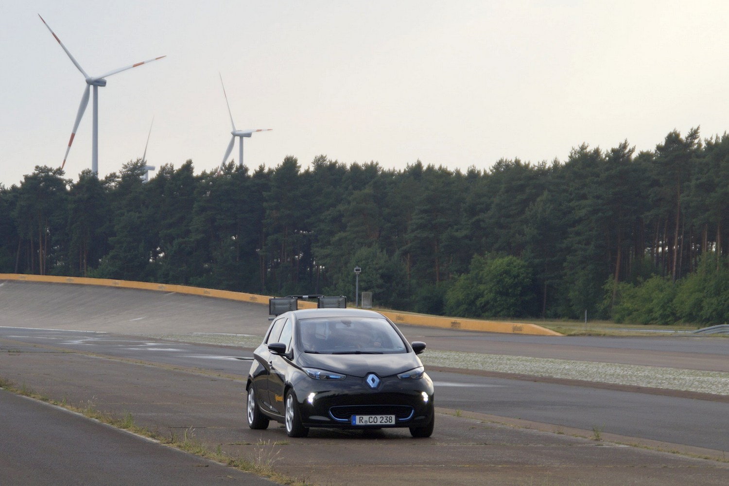 Elektromos autóba dugott hűtőszekrény: ez a jövő! 17