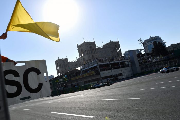 F1: Red Bull-győzelem, újonc a dobogón a bakui káoszfutamon 1