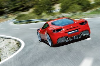 Ferrarit lopott, de nem volt pénze tankolni