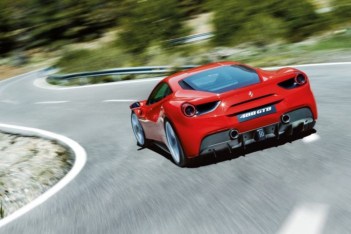 Ferrarit lopott, de nem volt pénze tankolni