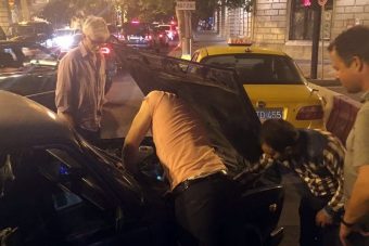 Ladát szerelt volna az F1-világbajnok, elhajtották