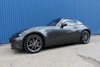 Ponyva helyett keménytető, öregszik az MX-5? 42