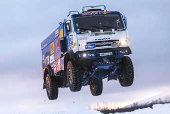 Így repül a brutális orosz kamion