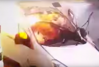 Szétrobbant az egész autó, amikor a sofőr rágyújtott