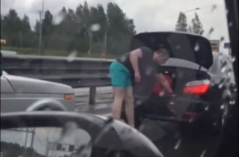 Durva videó, előkerült a csákány a BMW-ből