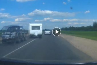 Elszabadult lakókocsi okozott balesetet