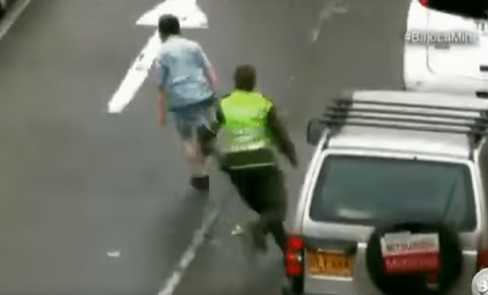 A sors vágta szájba a rendőr elő futó tolvajt