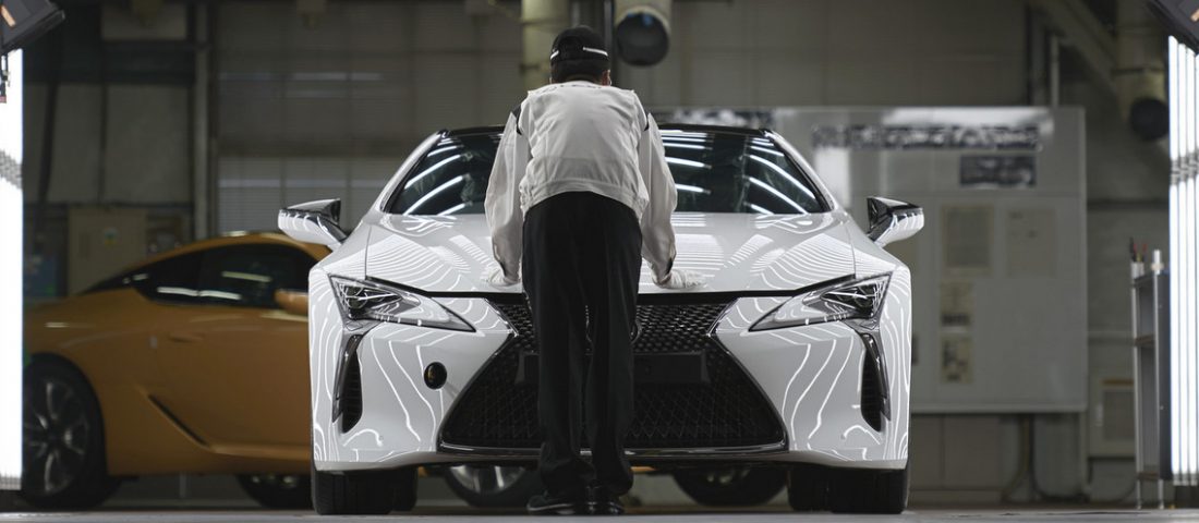 Rettenetesen elszámolta magát a Lexus