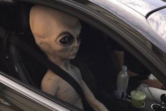 Földönkívülit találtak a gyorshajtó autójában