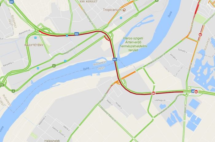 Tömegbaleset az M0-son, már 6 kilométeres a dugó