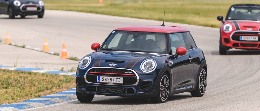 Pályán kergettem meg a legmorcosabb MINI-ket