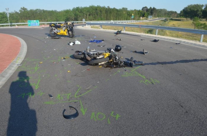 Hihetetlenül hülye motoros okozott balesetet Győrnél