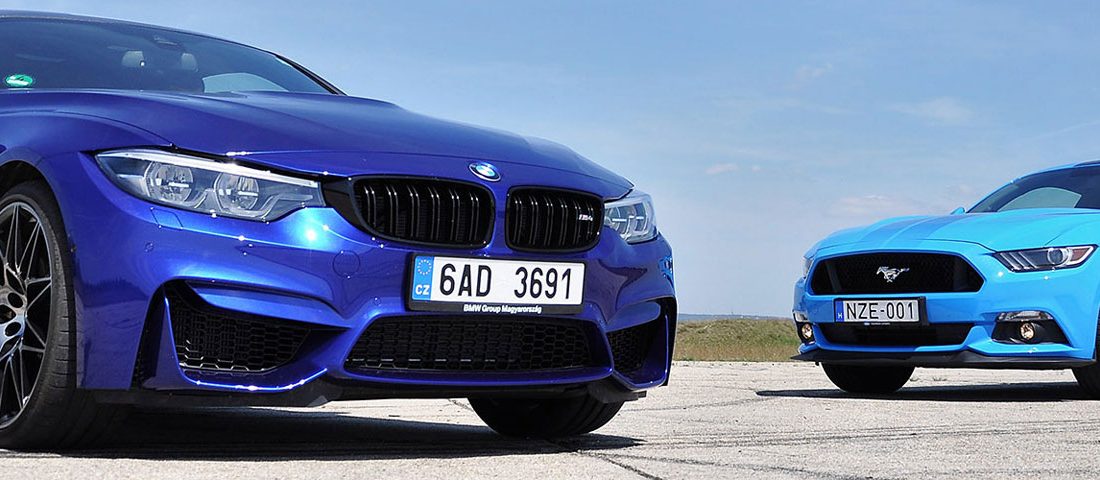 Ford Mustang a BMW M4 ellen