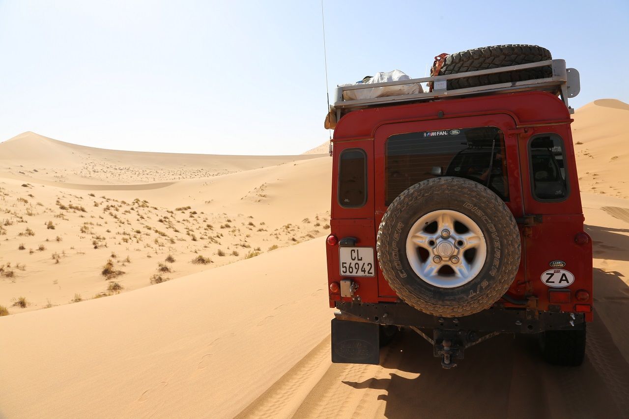 Meglepő motort került pár Land Rover Defenderbe 4