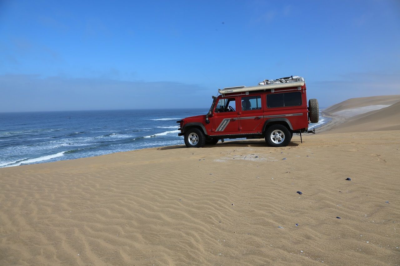 Meglepő motort került pár Land Rover Defenderbe 1