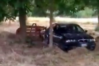 Meglepő látvány a földeken dolgozó BMW