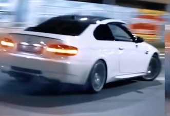 Ez a BMW-s sem bír a vérével