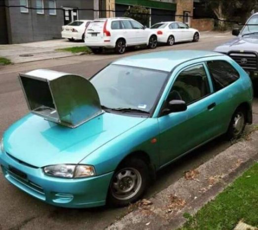 Itt a bizonyíték, hogy őrült autósok mindenhol akadnak 11