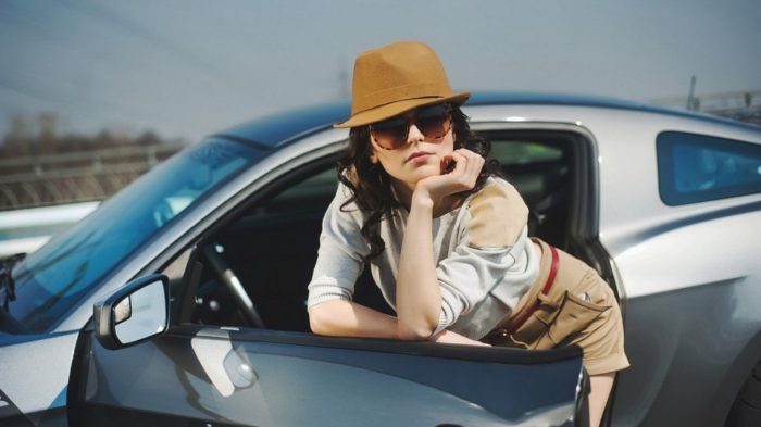 Érzéki fotók autókkal körítve 21