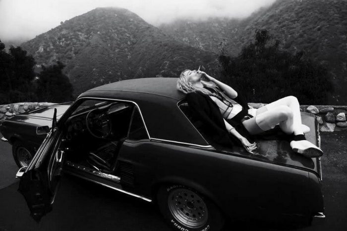 Érzéki fotók autókkal körítve 22