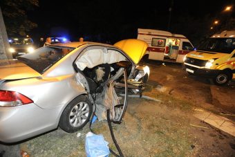 Megrázó fotókon a tegnapi frontális ütközés