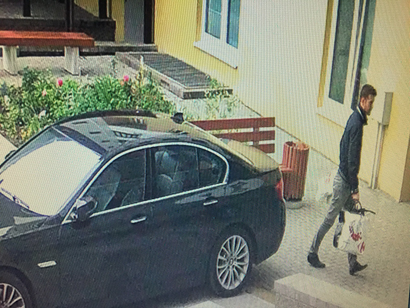 Tahó ez az ajtó elé parkoló BMW-s vagy áldozat? 2