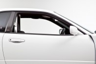 Tömör gyönyör ez a fehér Nissan Skyline GT-R 33