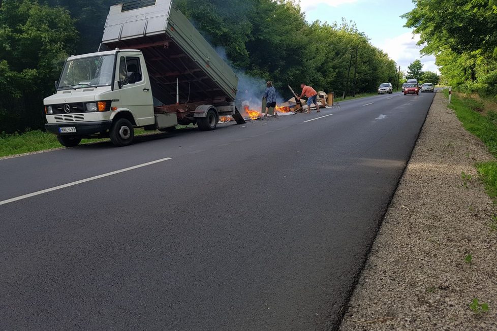 Amíg nem gyullad ki az autód, addig nem tudod, mennyire fontos egy tűzoltókészülék 1 Amíg nem gyullad ki az autód, addig nem tudod, mennyire fontos egy tűzoltókészülék 1