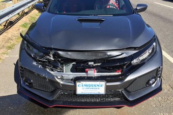 Pár kilométer után törték össze az új Civic Type-R-t