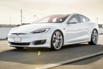 5 videó bizonyítja, hogy a Tesla legyőzi a világot