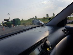 BMW ütközött traktorral a Hajdúságban, fotón a baleset