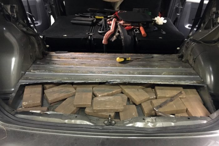 Százezer adag heroint találtak egy magyar autósnál