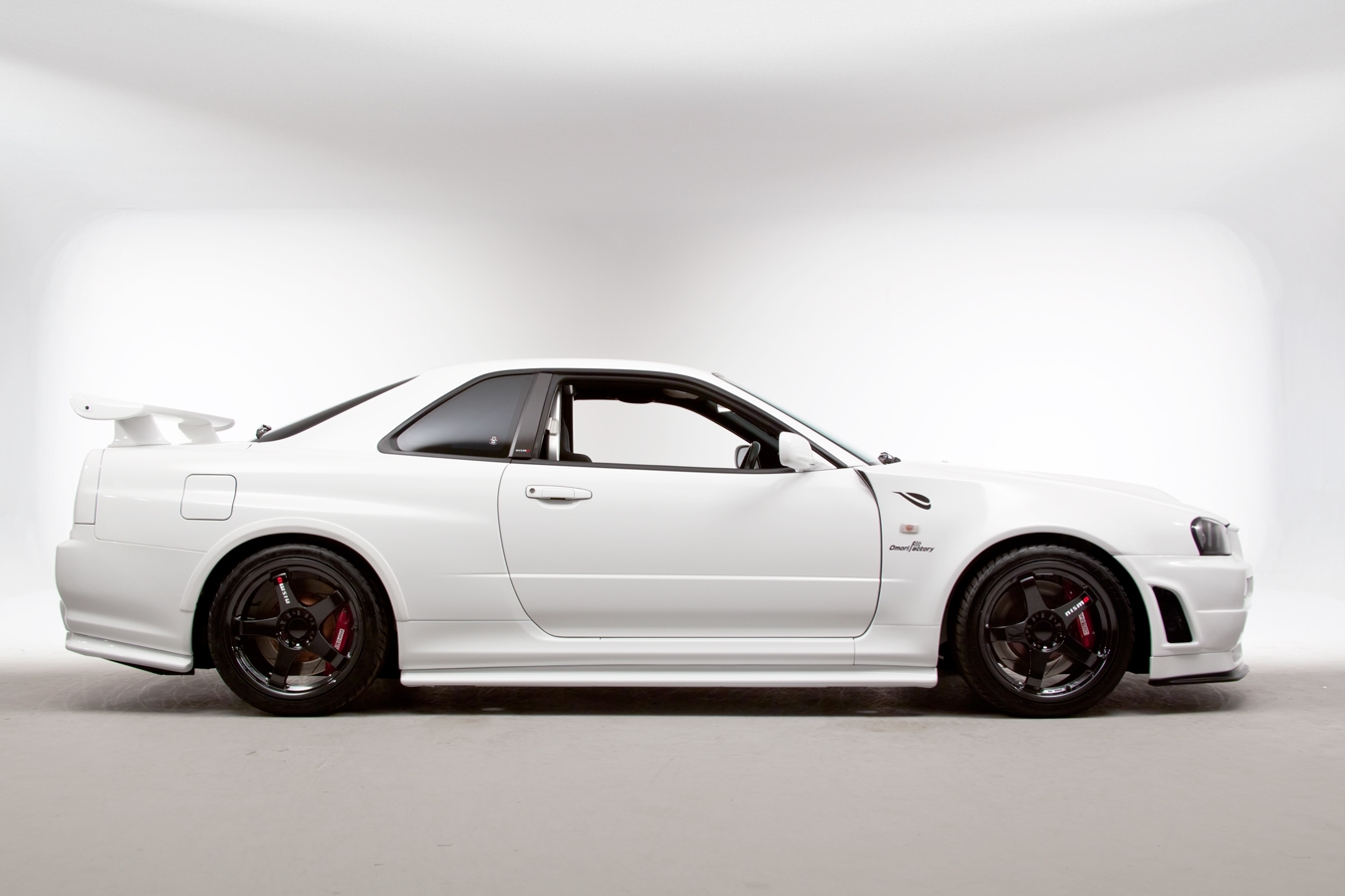 Tömör gyönyör ez a fehér Nissan Skyline GT-R 6