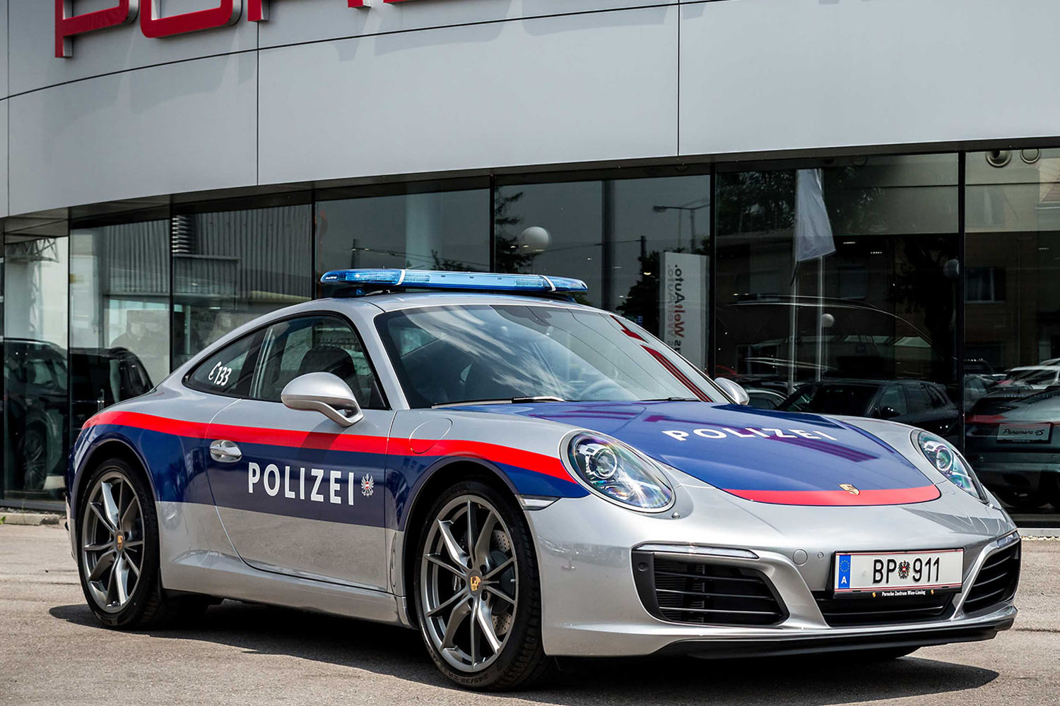 Porschét kaptak az osztrák rendőrök 7