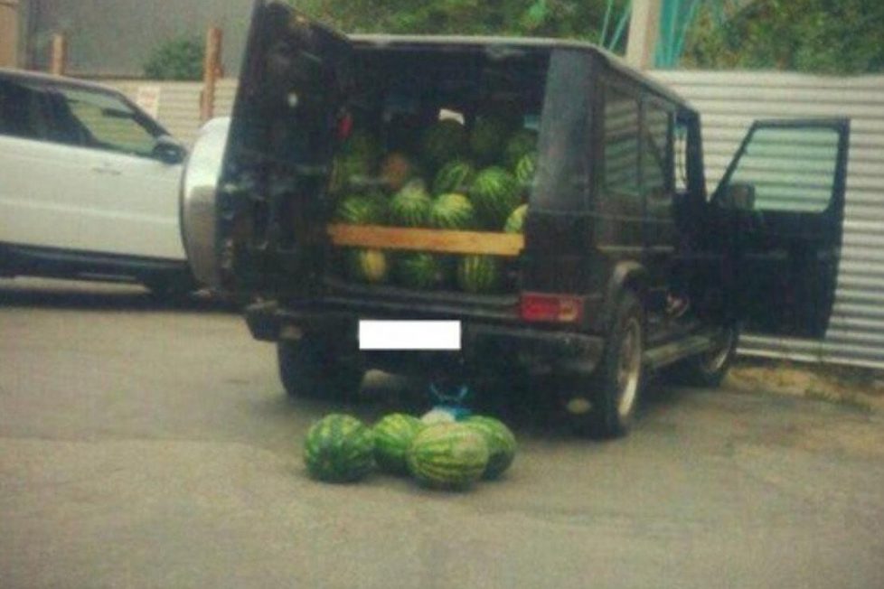 Szentségtörés ritka luxusautóval krumplit szállítani? 5