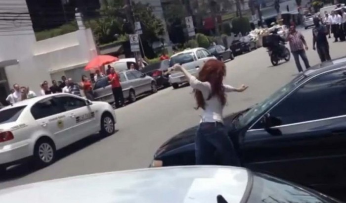 Barátja autóján állt bosszút a dühös nő