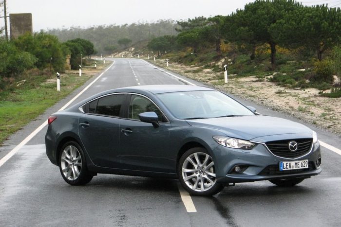 Új Mazda6: a Passat ráncos vénség mellette 7